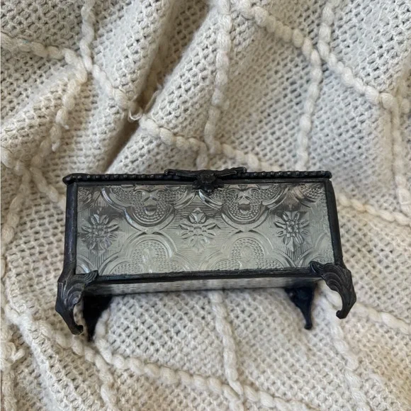 Elegant Glass Jewelry Box with Black Frame and iridescence in Glass by J Devlin - Picture 4 of 4